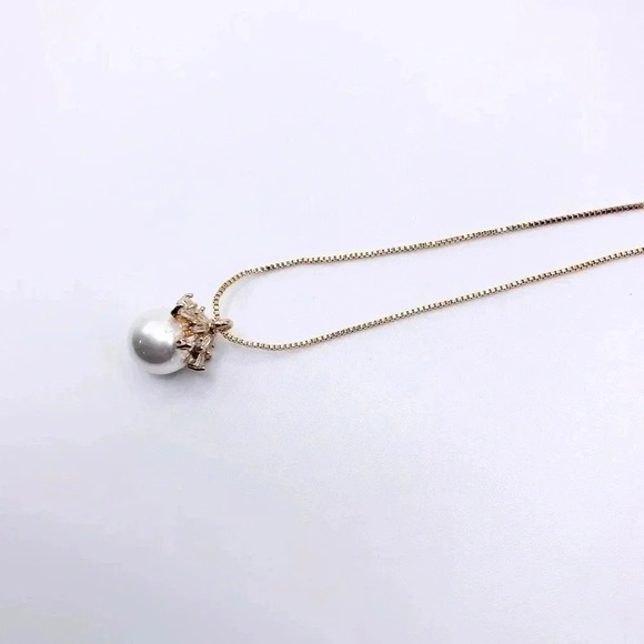 LUCY single floating pearl necklace - Picture 2 of 5
